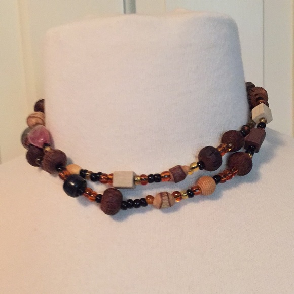 14” wood & glass bead necklace animal style - Picture 3 of 6